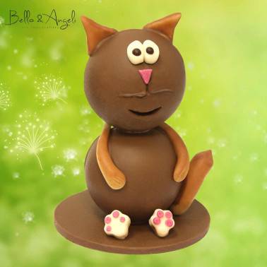 Manou, le chat en chocolat au lait